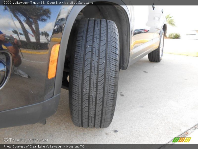Deep Black Metallic / Sandstone 2009 Volkswagen Tiguan SE