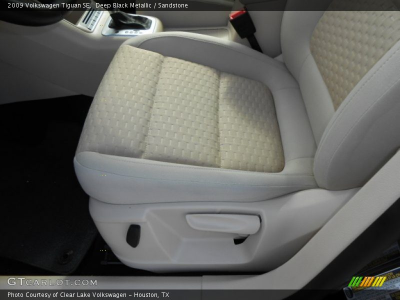 Front Seat of 2009 Tiguan SE