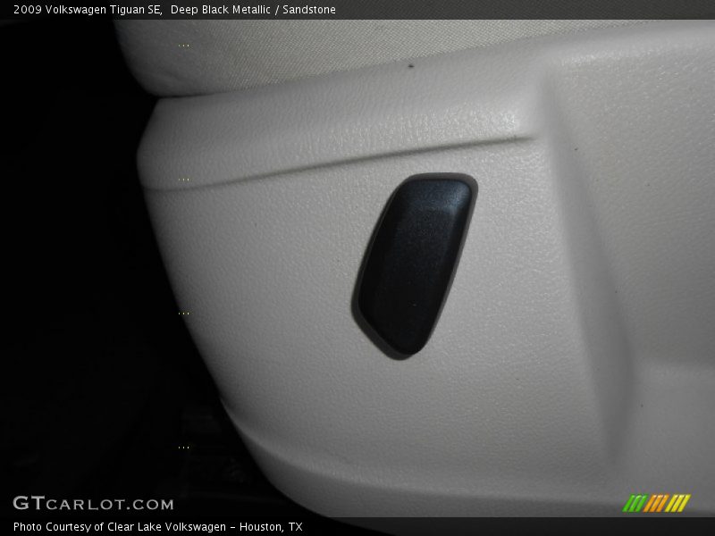 Deep Black Metallic / Sandstone 2009 Volkswagen Tiguan SE