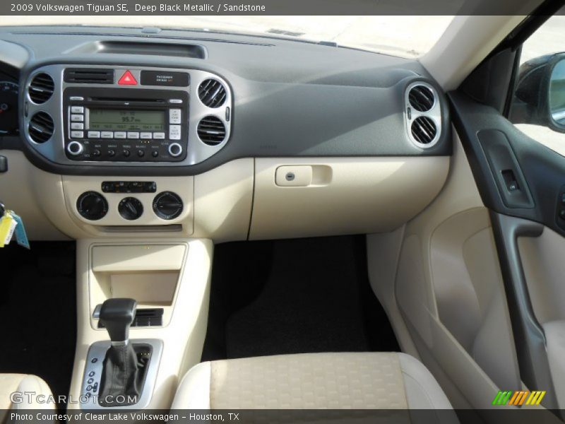 Dashboard of 2009 Tiguan SE