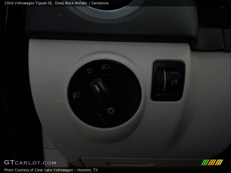 Deep Black Metallic / Sandstone 2009 Volkswagen Tiguan SE