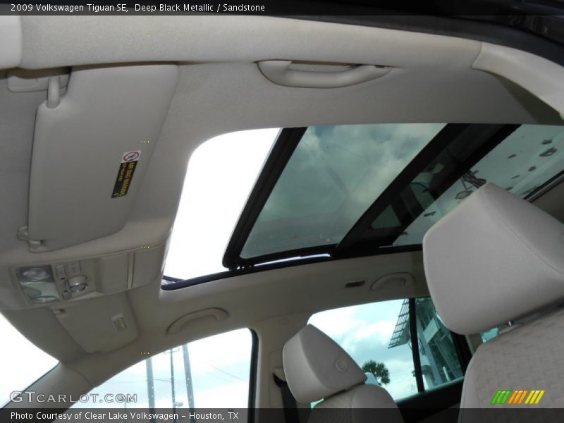 Sunroof of 2009 Tiguan SE