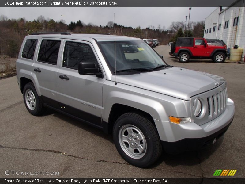 Front 3/4 View of 2014 Patriot Sport
