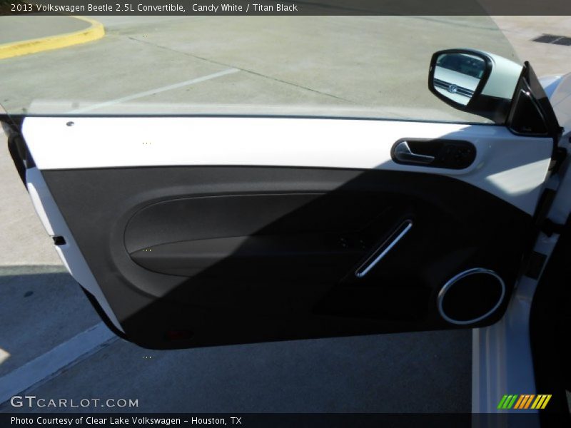 Candy White / Titan Black 2013 Volkswagen Beetle 2.5L Convertible