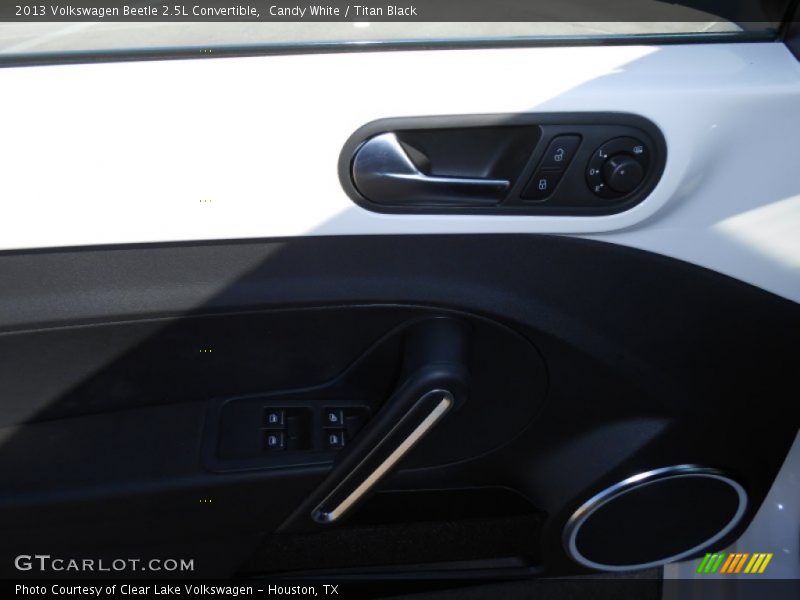 Candy White / Titan Black 2013 Volkswagen Beetle 2.5L Convertible