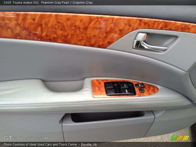 Phantom Gray Pearl / Graphite Gray 2005 Toyota Avalon XLS