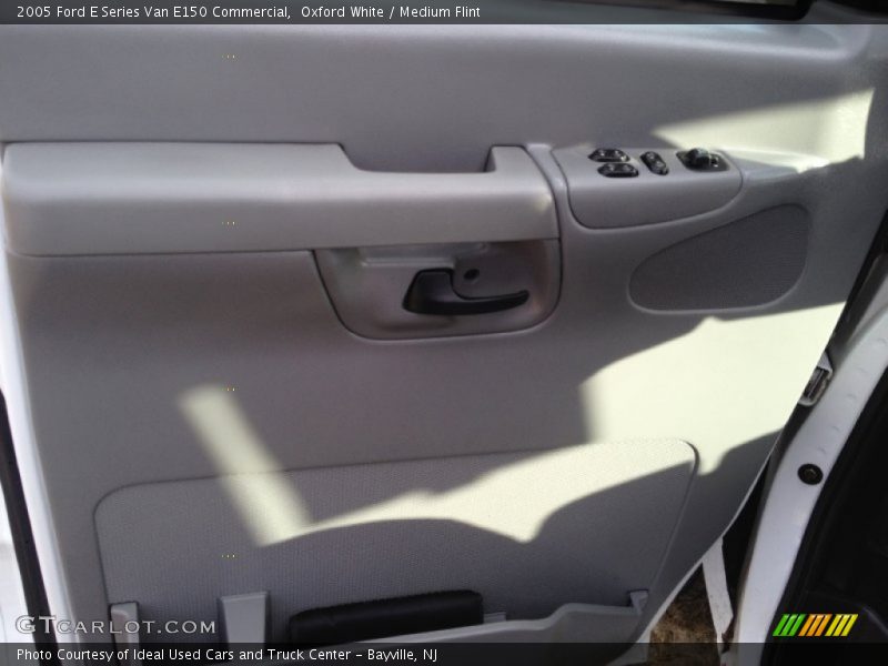 Oxford White / Medium Flint 2005 Ford E Series Van E150 Commercial
