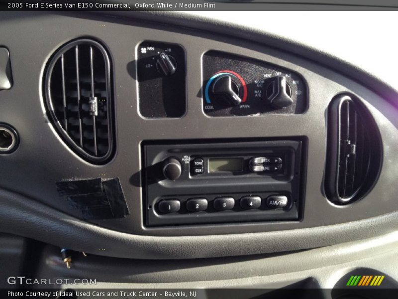 Oxford White / Medium Flint 2005 Ford E Series Van E150 Commercial