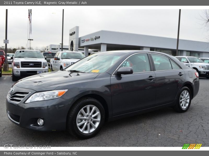 Front 3/4 View of 2011 Camry XLE