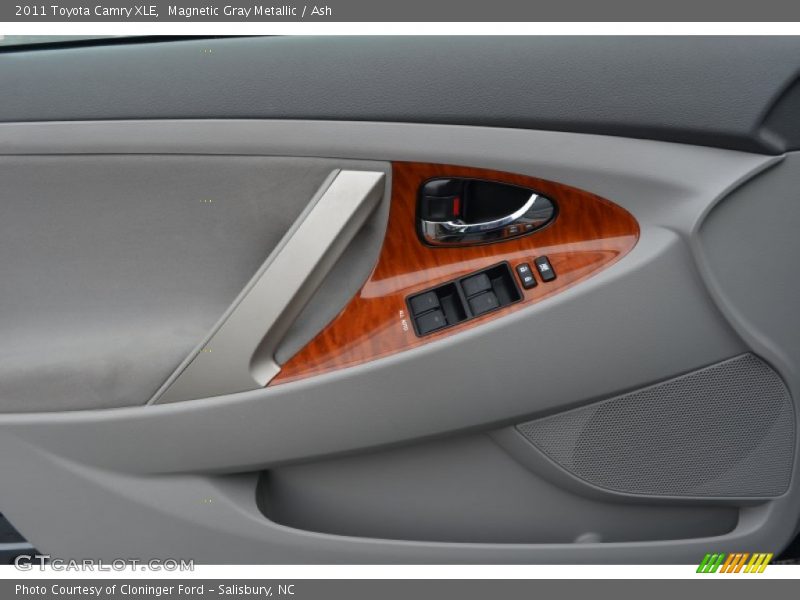 Magnetic Gray Metallic / Ash 2011 Toyota Camry XLE