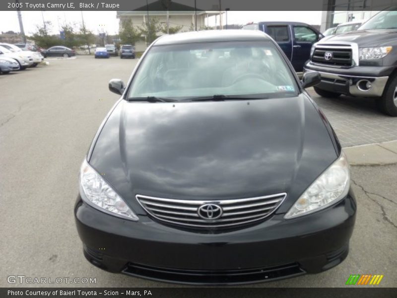 Black / Taupe 2005 Toyota Camry LE
