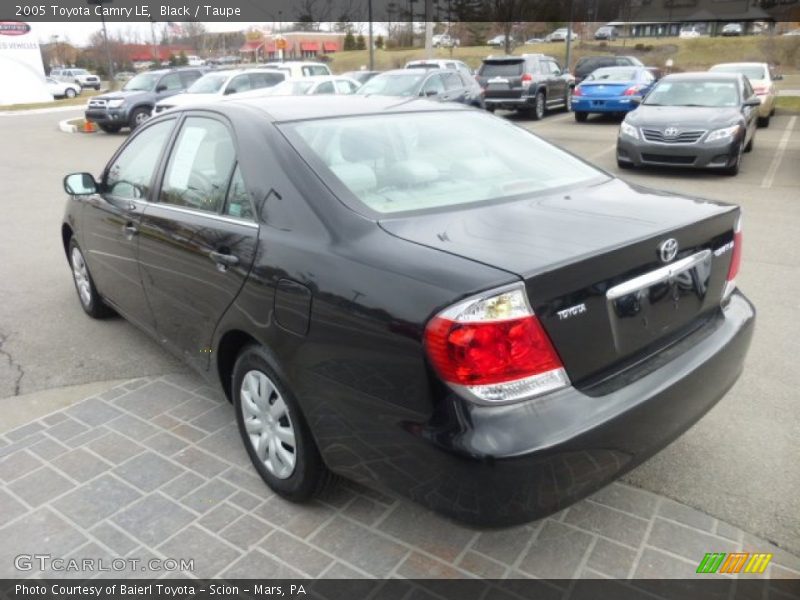 Black / Taupe 2005 Toyota Camry LE