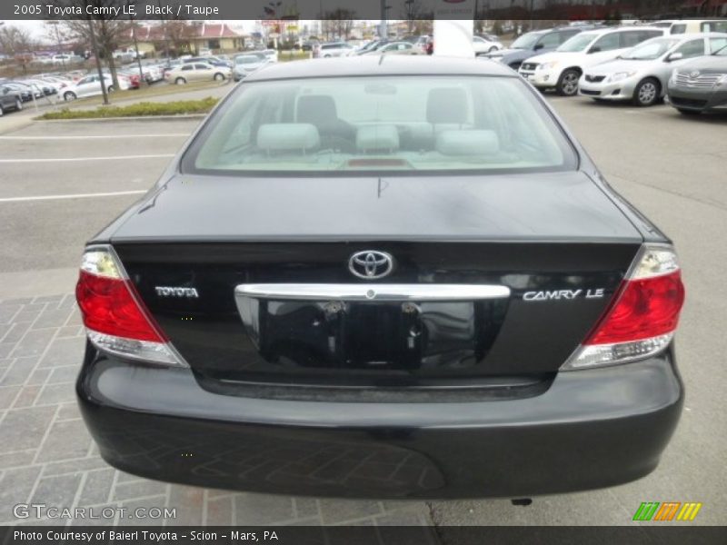 Black / Taupe 2005 Toyota Camry LE
