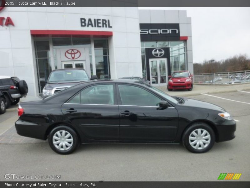 Black / Taupe 2005 Toyota Camry LE