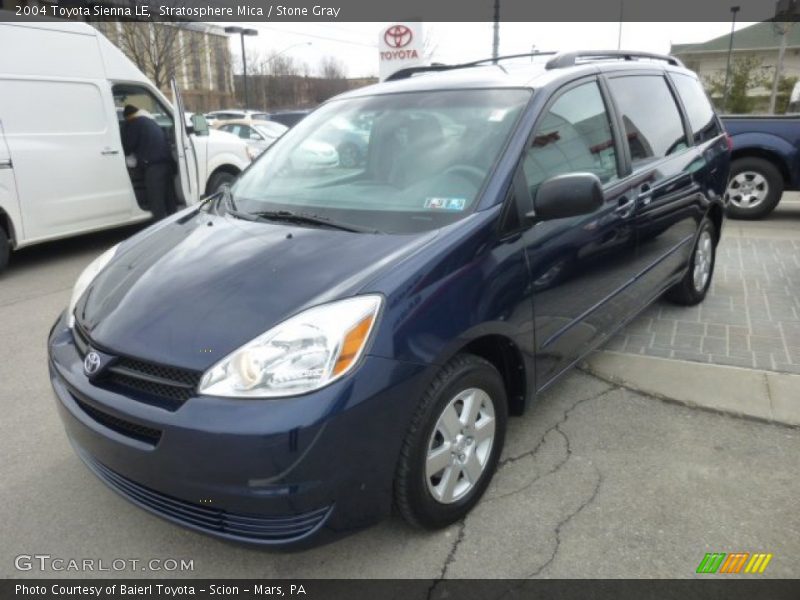 Front 3/4 View of 2004 Sienna LE