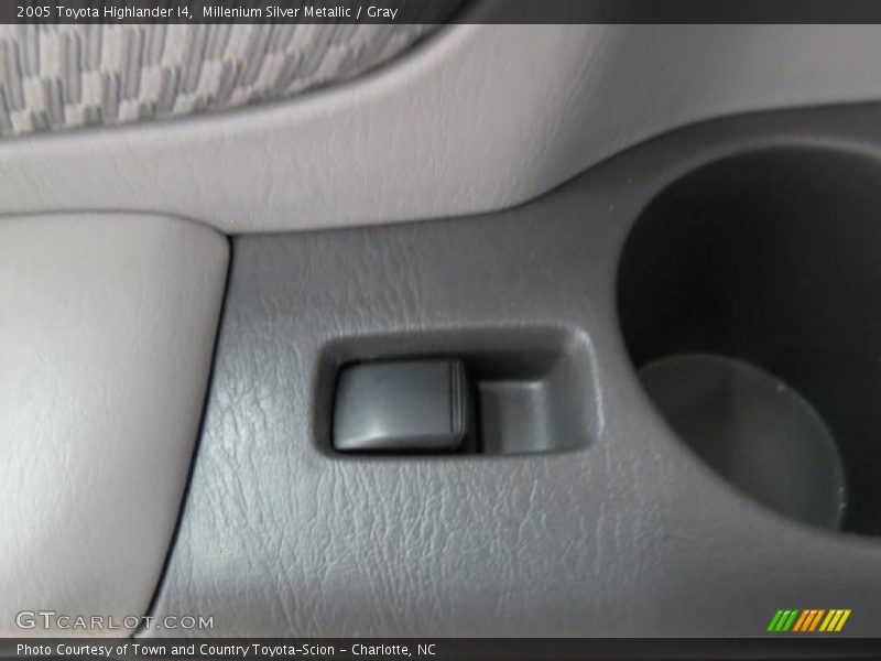 Millenium Silver Metallic / Gray 2005 Toyota Highlander I4