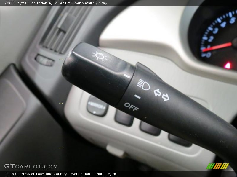 Millenium Silver Metallic / Gray 2005 Toyota Highlander I4