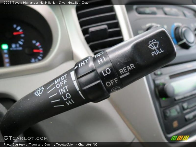 Millenium Silver Metallic / Gray 2005 Toyota Highlander I4