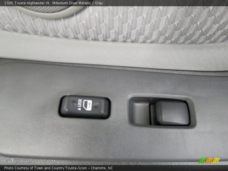 Millenium Silver Metallic / Gray 2005 Toyota Highlander I4