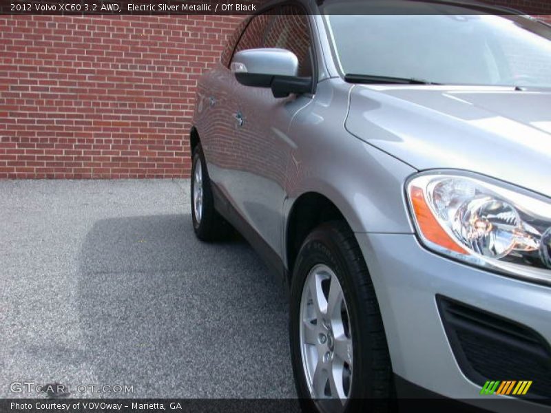 Electric Silver Metallic / Off Black 2012 Volvo XC60 3.2 AWD