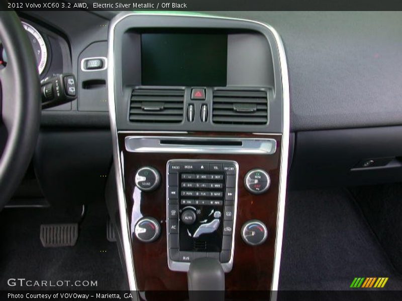 Controls of 2012 XC60 3.2 AWD