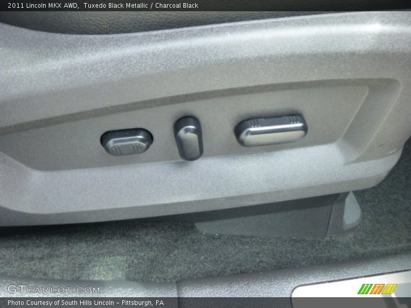 Tuxedo Black Metallic / Charcoal Black 2011 Lincoln MKX AWD