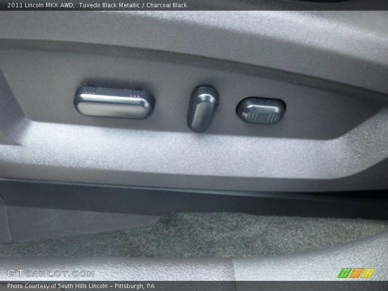 Tuxedo Black Metallic / Charcoal Black 2011 Lincoln MKX AWD
