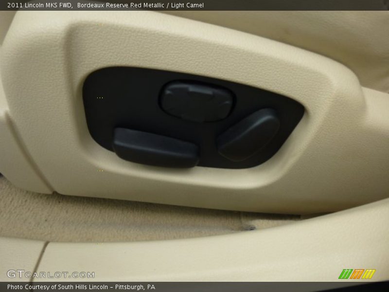 Bordeaux Reserve Red Metallic / Light Camel 2011 Lincoln MKS FWD