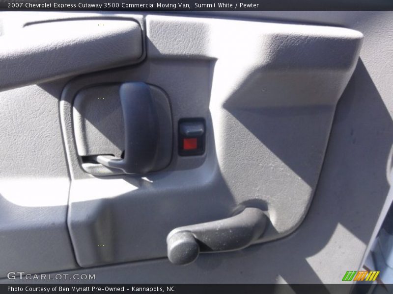 Summit White / Pewter 2007 Chevrolet Express Cutaway 3500 Commercial Moving Van