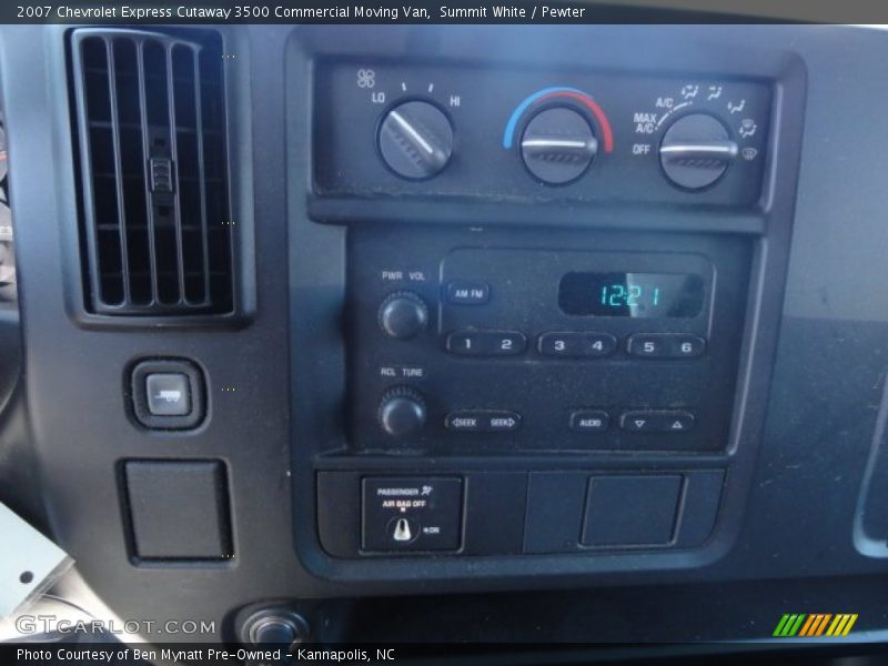 Summit White / Pewter 2007 Chevrolet Express Cutaway 3500 Commercial Moving Van