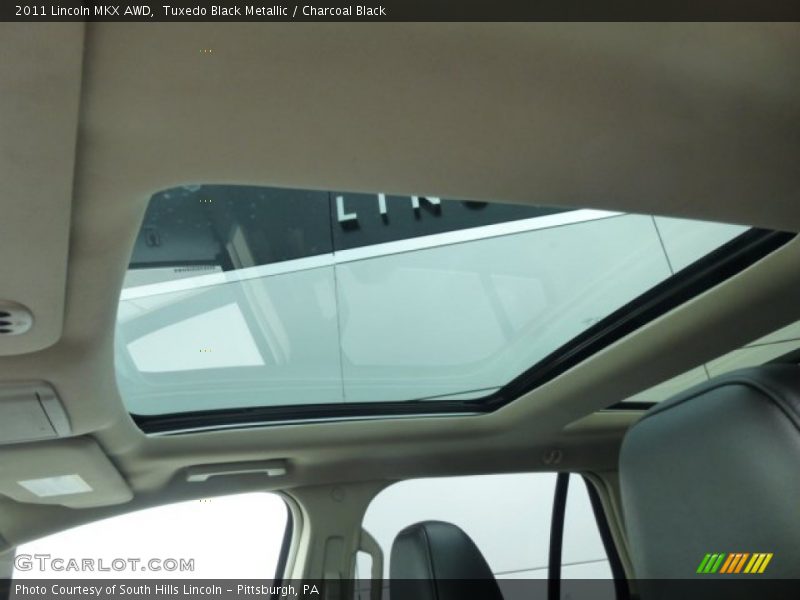 Tuxedo Black Metallic / Charcoal Black 2011 Lincoln MKX AWD