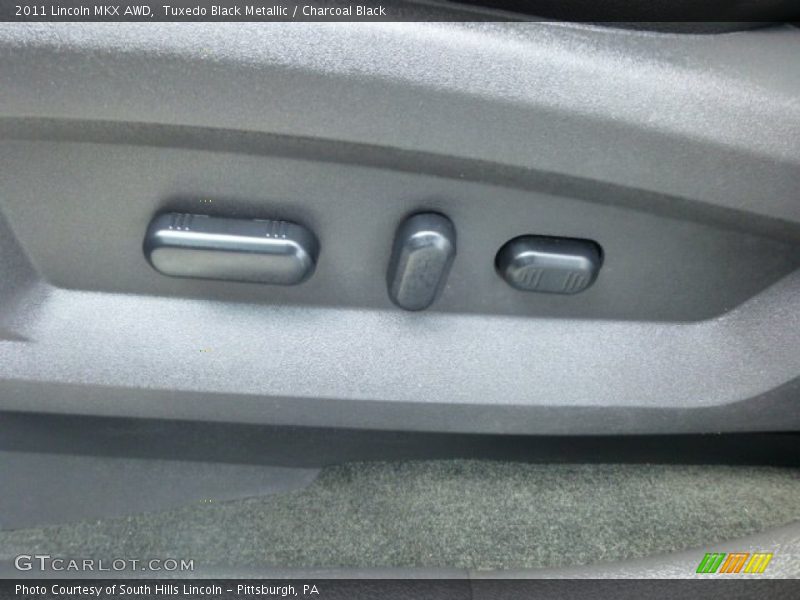 Tuxedo Black Metallic / Charcoal Black 2011 Lincoln MKX AWD