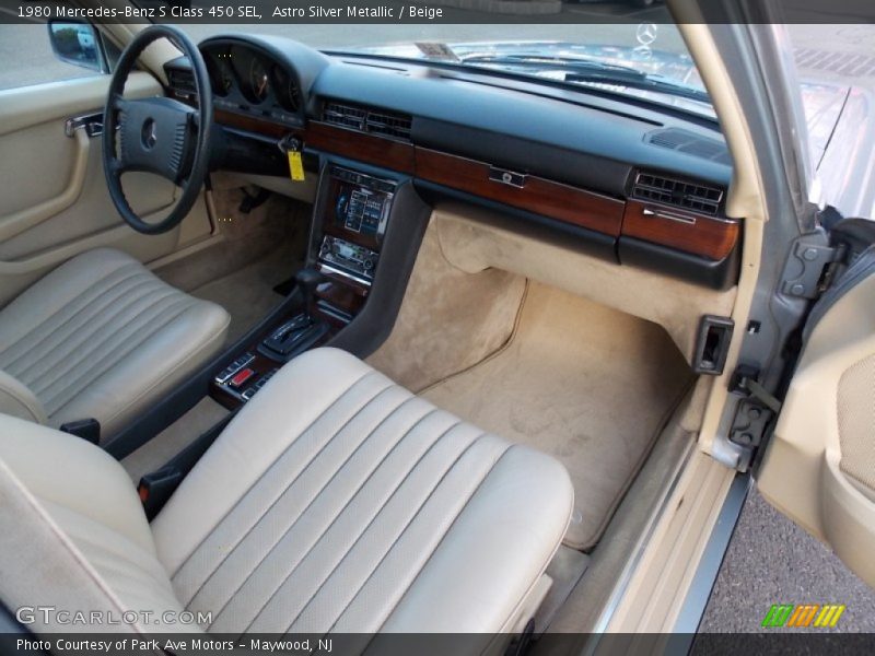 Dashboard of 1980 S Class 450 SEL