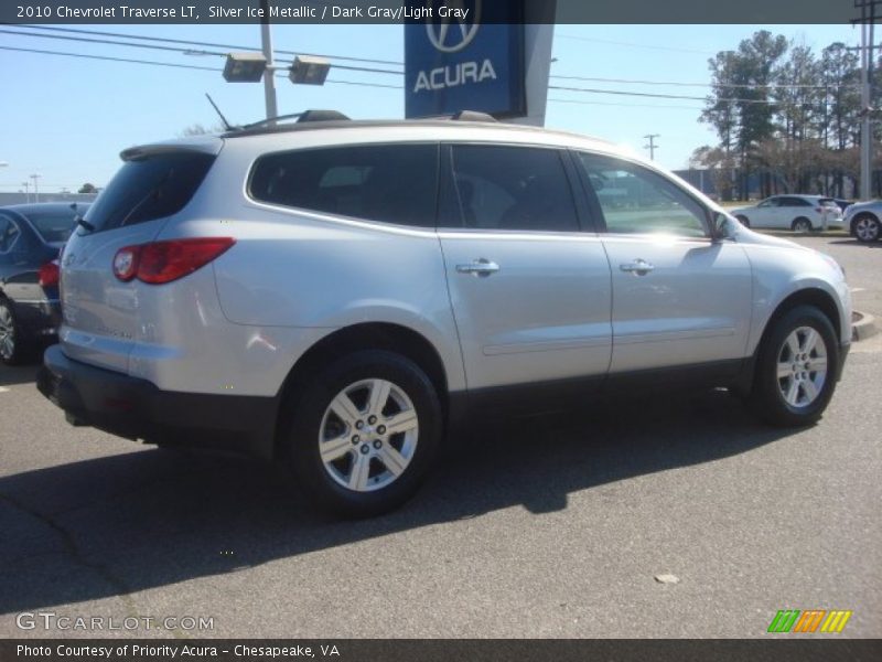 Silver Ice Metallic / Dark Gray/Light Gray 2010 Chevrolet Traverse LT
