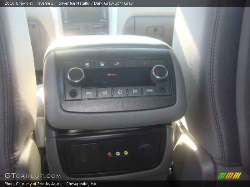 Silver Ice Metallic / Dark Gray/Light Gray 2010 Chevrolet Traverse LT