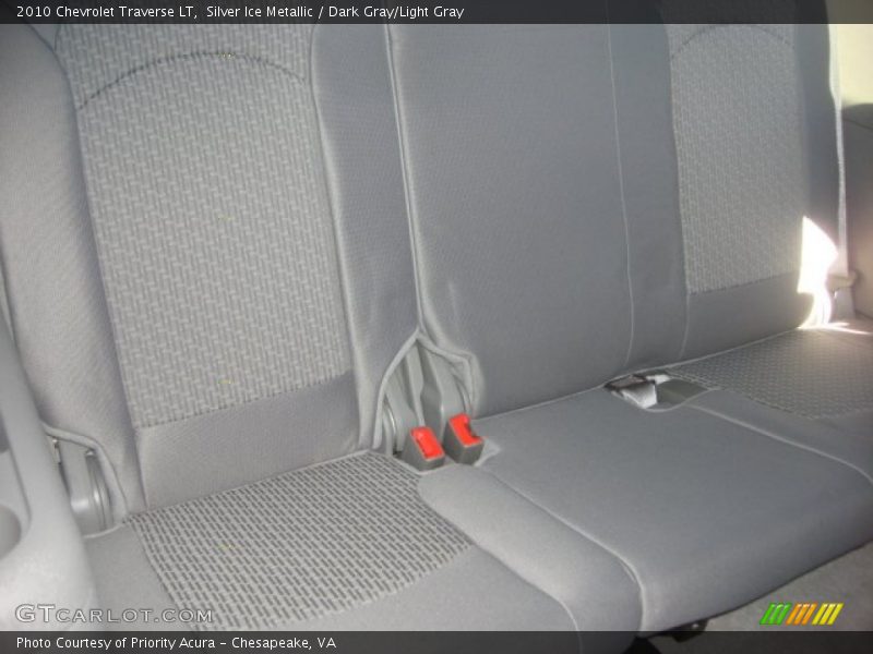 Silver Ice Metallic / Dark Gray/Light Gray 2010 Chevrolet Traverse LT