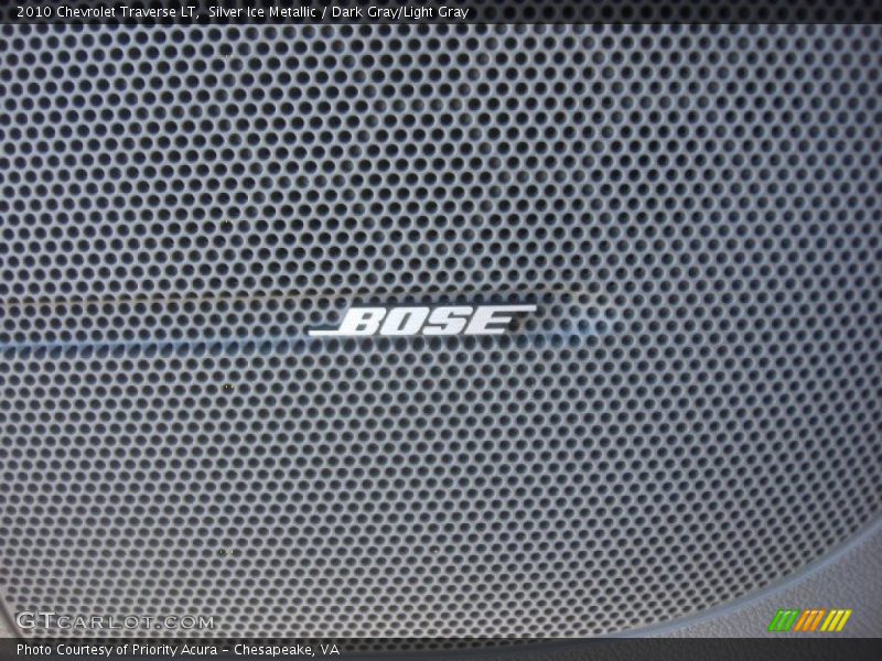 Silver Ice Metallic / Dark Gray/Light Gray 2010 Chevrolet Traverse LT