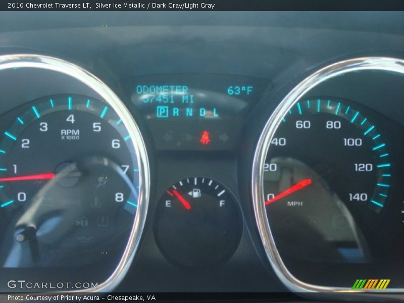 Silver Ice Metallic / Dark Gray/Light Gray 2010 Chevrolet Traverse LT