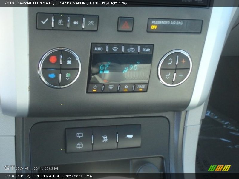 Silver Ice Metallic / Dark Gray/Light Gray 2010 Chevrolet Traverse LT