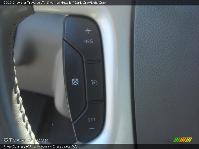 Silver Ice Metallic / Dark Gray/Light Gray 2010 Chevrolet Traverse LT