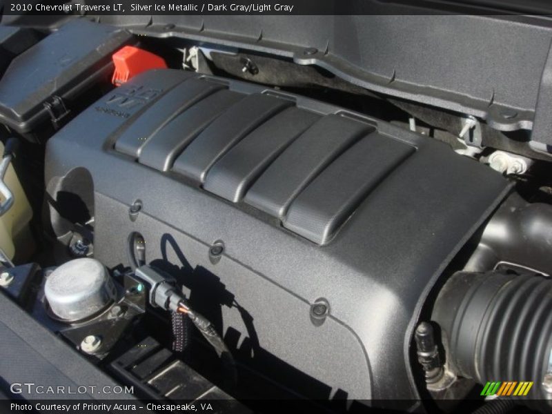 Silver Ice Metallic / Dark Gray/Light Gray 2010 Chevrolet Traverse LT