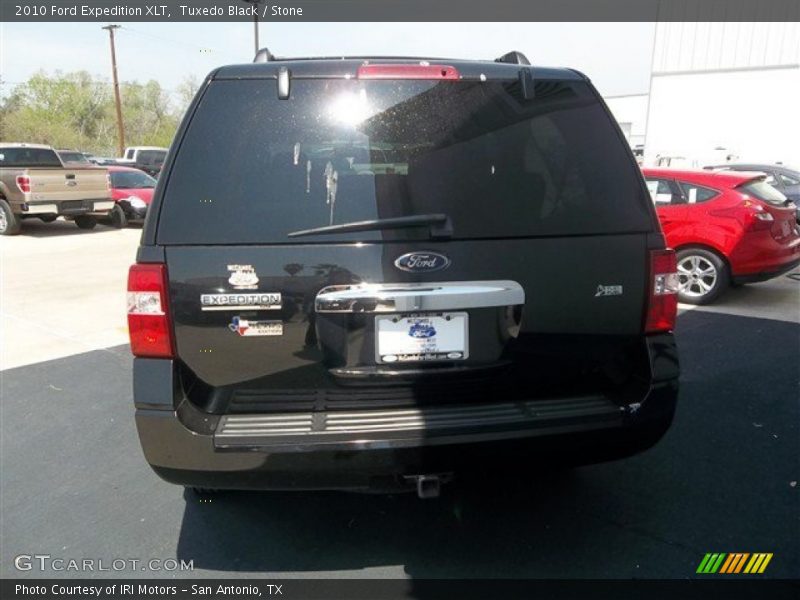Tuxedo Black / Stone 2010 Ford Expedition XLT