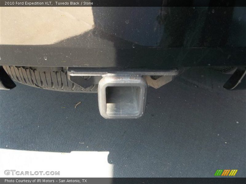 Tuxedo Black / Stone 2010 Ford Expedition XLT