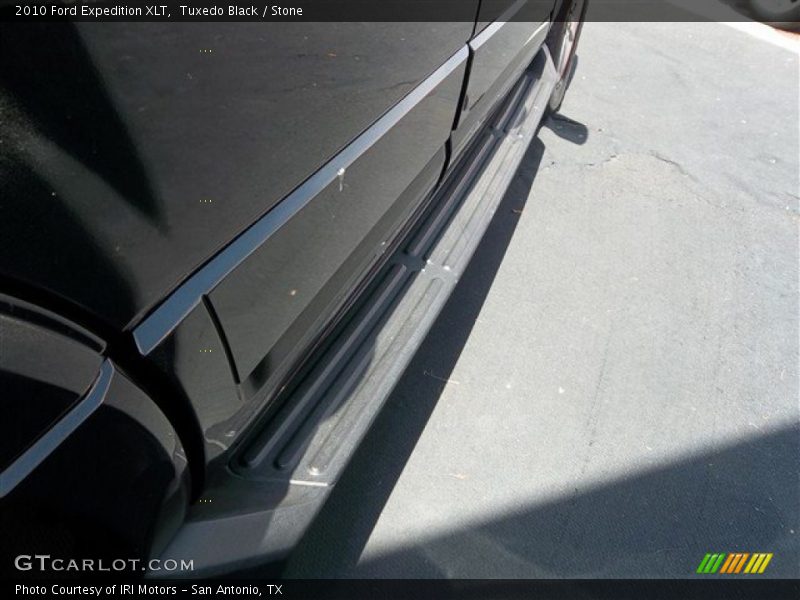 Tuxedo Black / Stone 2010 Ford Expedition XLT