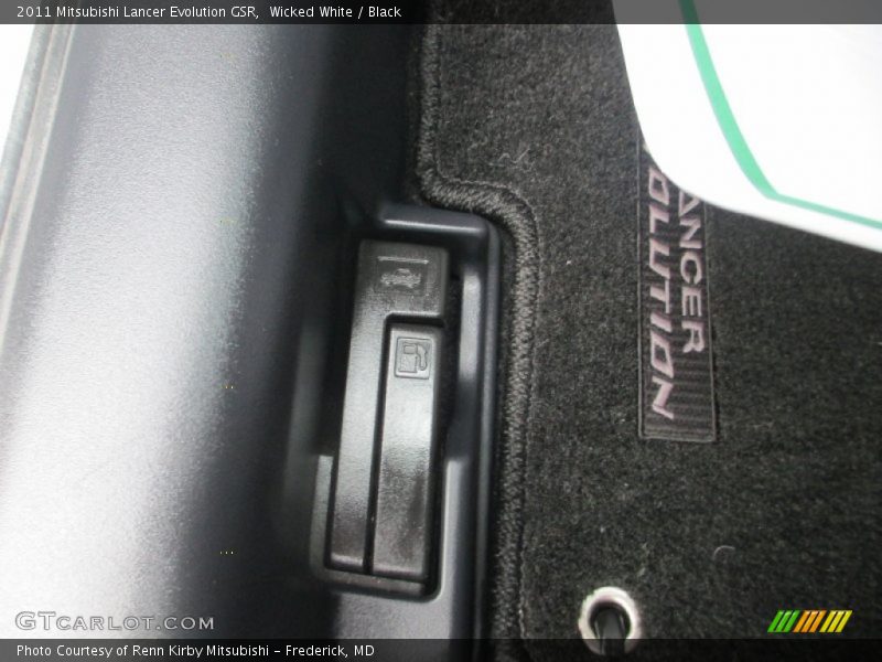 Wicked White / Black 2011 Mitsubishi Lancer Evolution GSR