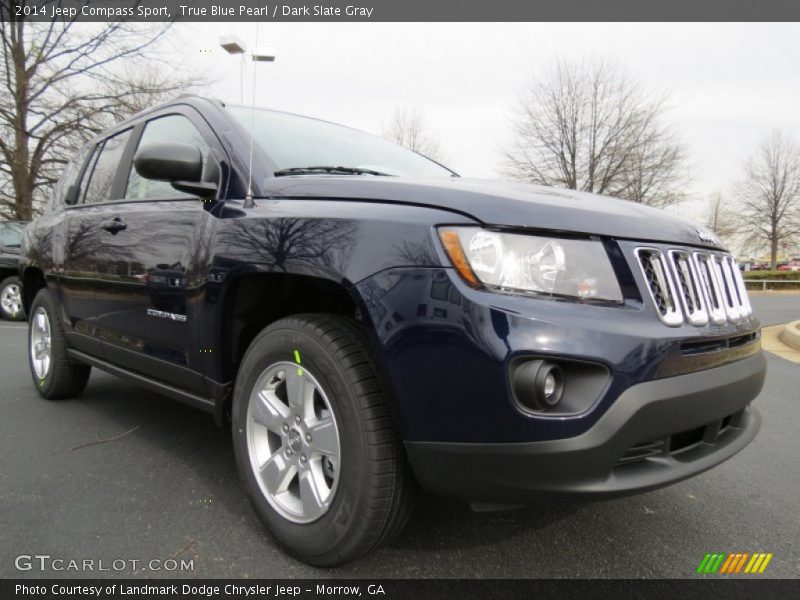 Front 3/4 View of 2014 Compass Sport