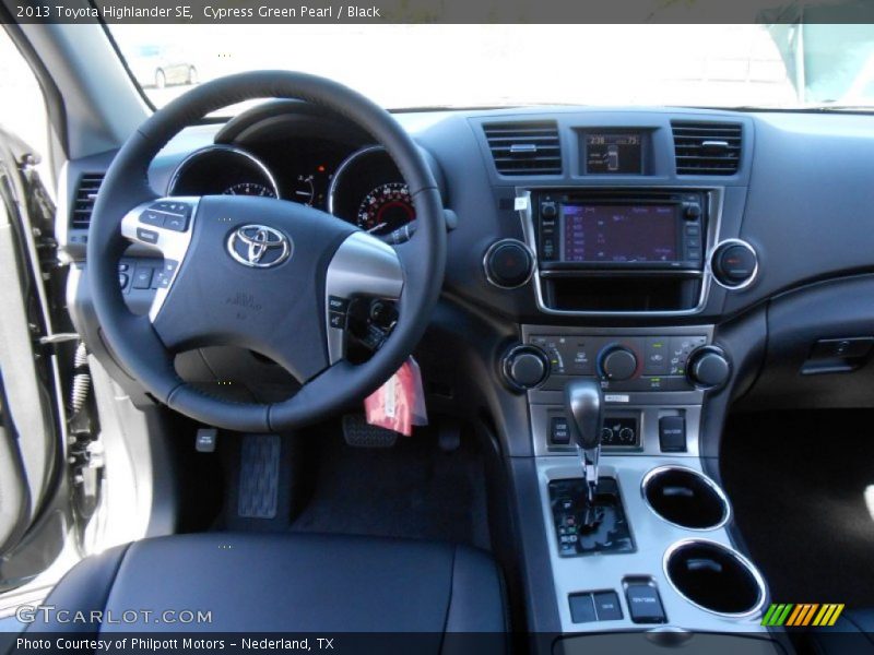 Cypress Green Pearl / Black 2013 Toyota Highlander SE