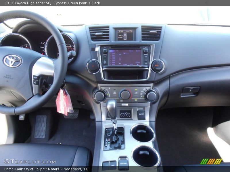 Cypress Green Pearl / Black 2013 Toyota Highlander SE
