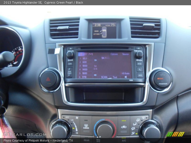 Cypress Green Pearl / Black 2013 Toyota Highlander SE
