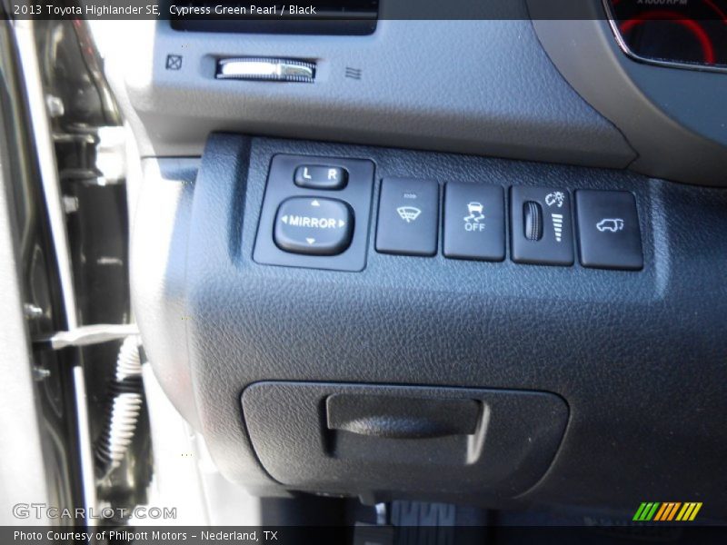 Cypress Green Pearl / Black 2013 Toyota Highlander SE
